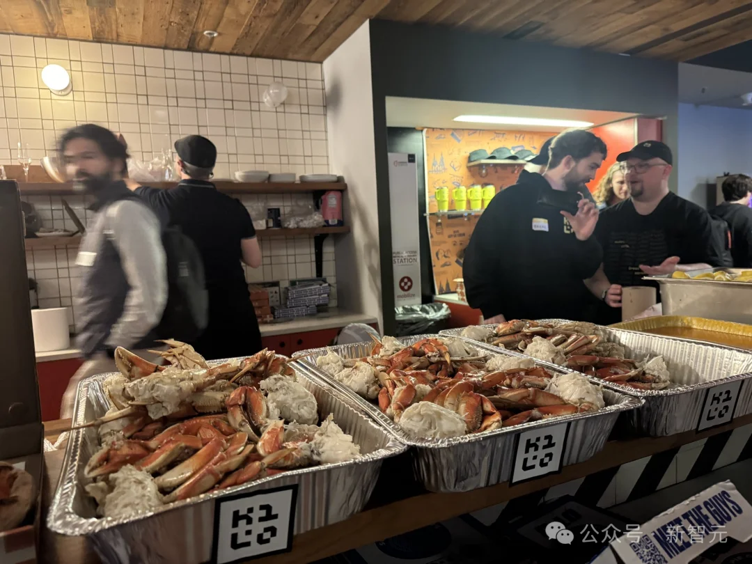 OpenClaw全球首聚，千人挤爆旧金山！龙虾头机器人现场乱逛太炸裂