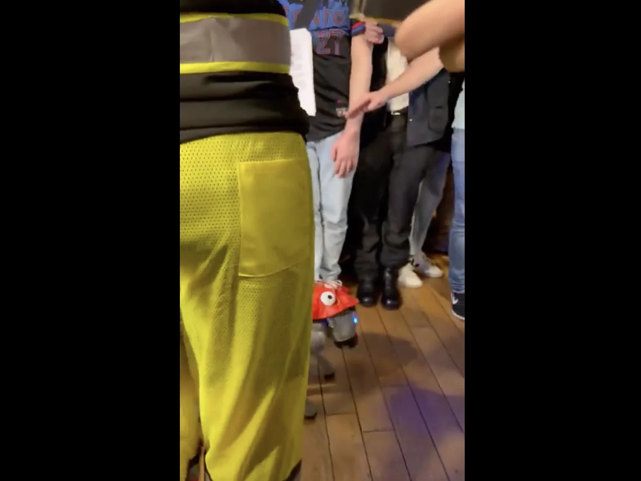 OpenClaw全球首聚，千人挤爆旧金山！龙虾头机器人现场乱逛太炸裂