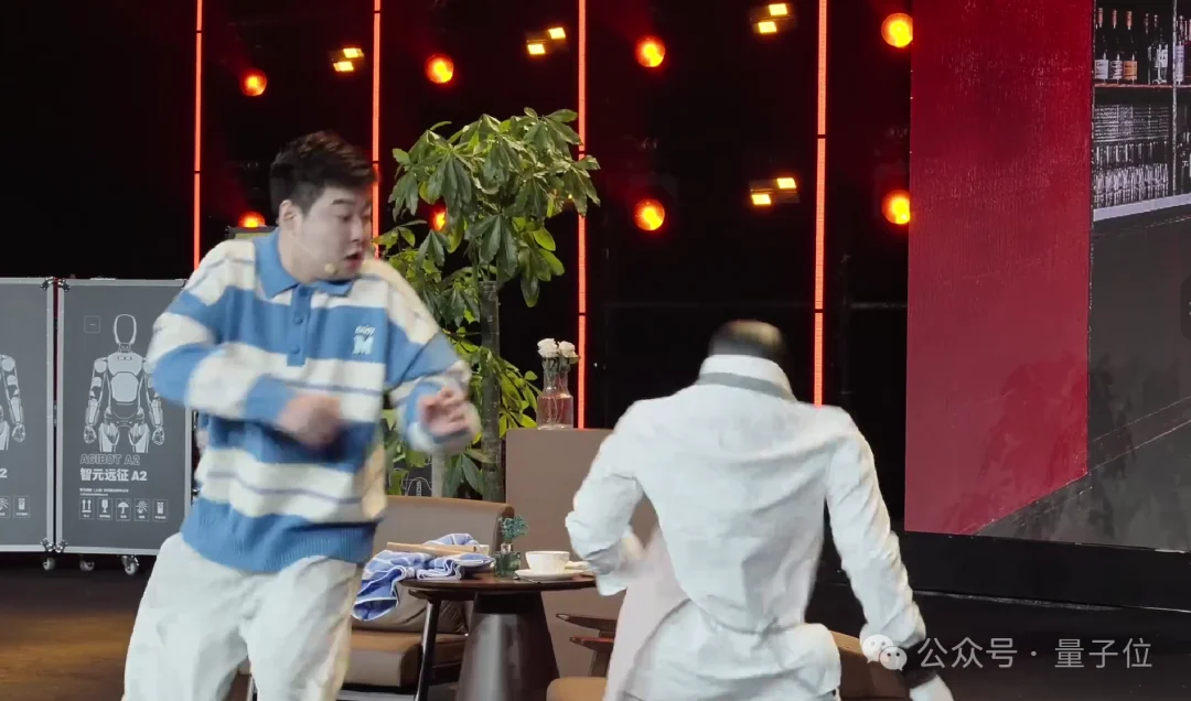 黄晓明开心麻花助演！智元机器人春晚太会整活了