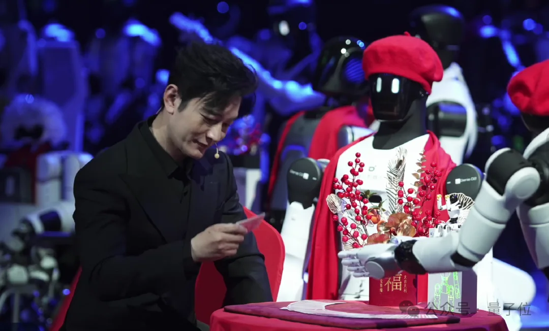 黄晓明开心麻花助演！智元机器人春晚太会整活了