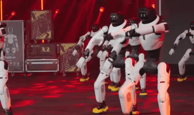 黄晓明开心麻花助演！智元机器人春晚太会整活了