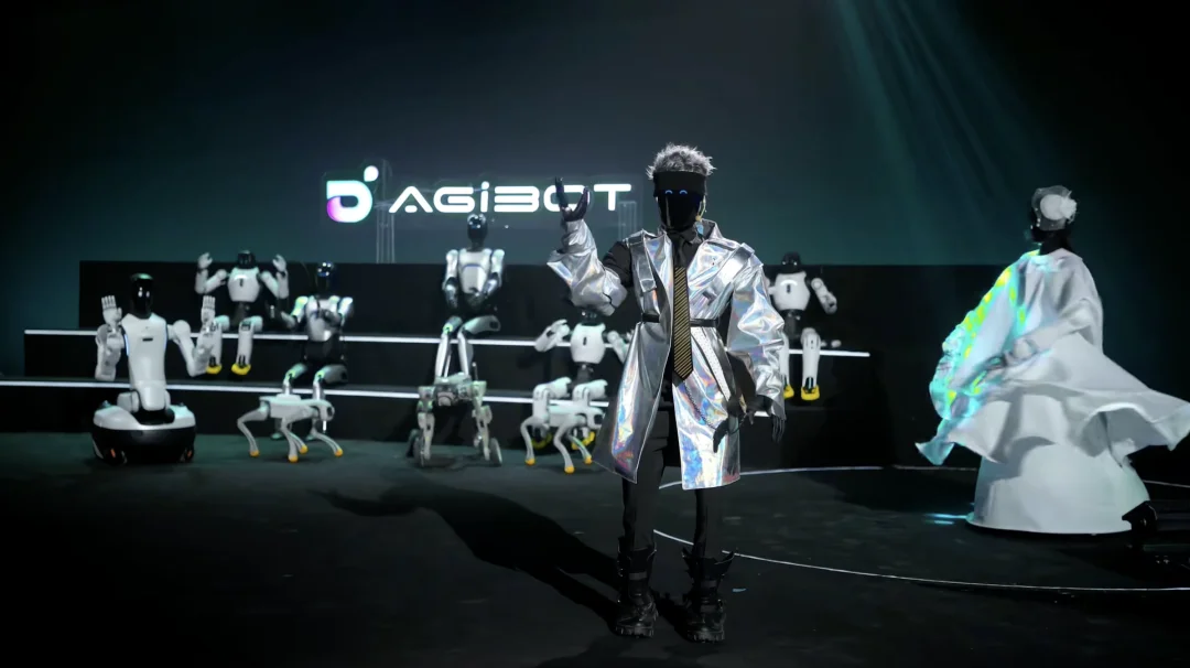 刚刚，全球首届机器人「春晚」炸场！稚晖君带队，节目效果拉满，连观众都是机器人