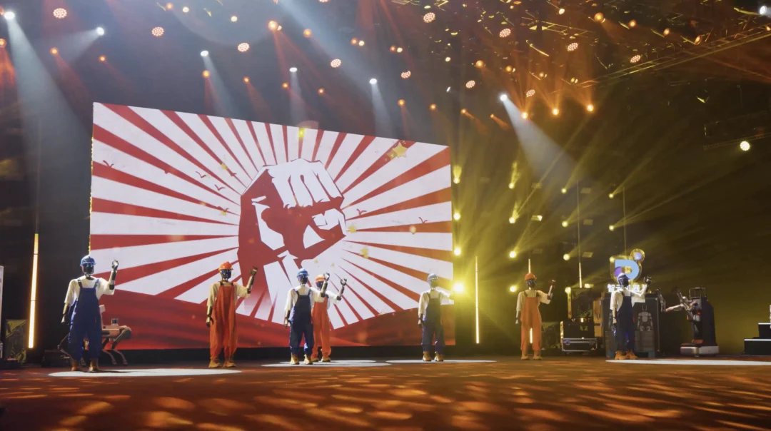 刚刚，全球首届机器人「春晚」炸场！稚晖君带队，节目效果拉满，连观众都是机器人