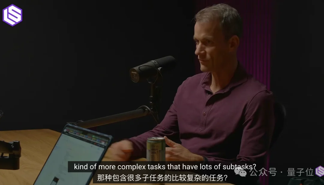 Jeff Dean最新访谈：未来开发者人均50个智能体，写需求成核心技能