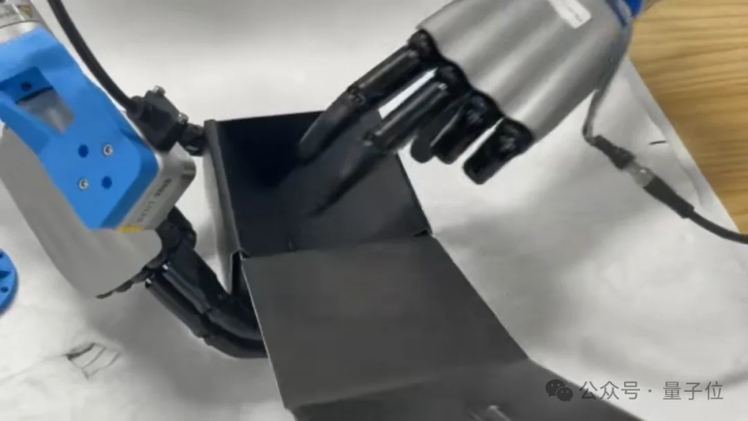 20亿砸向00后创业机器人公司！估值一年暴涨7倍，国家级资本重仓