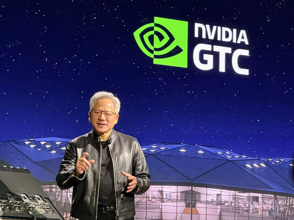 黄仁勋105分钟对话实录：万亿美元这么赚！谈中国、H200、养虾、Groq，炮轰DLSS 5批评者