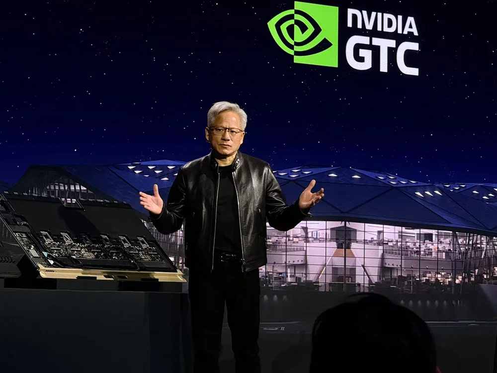 黄仁勋105分钟对话实录：万亿美元这么赚！谈中国、H200、养虾、Groq，炮轰DLSS 5批评者