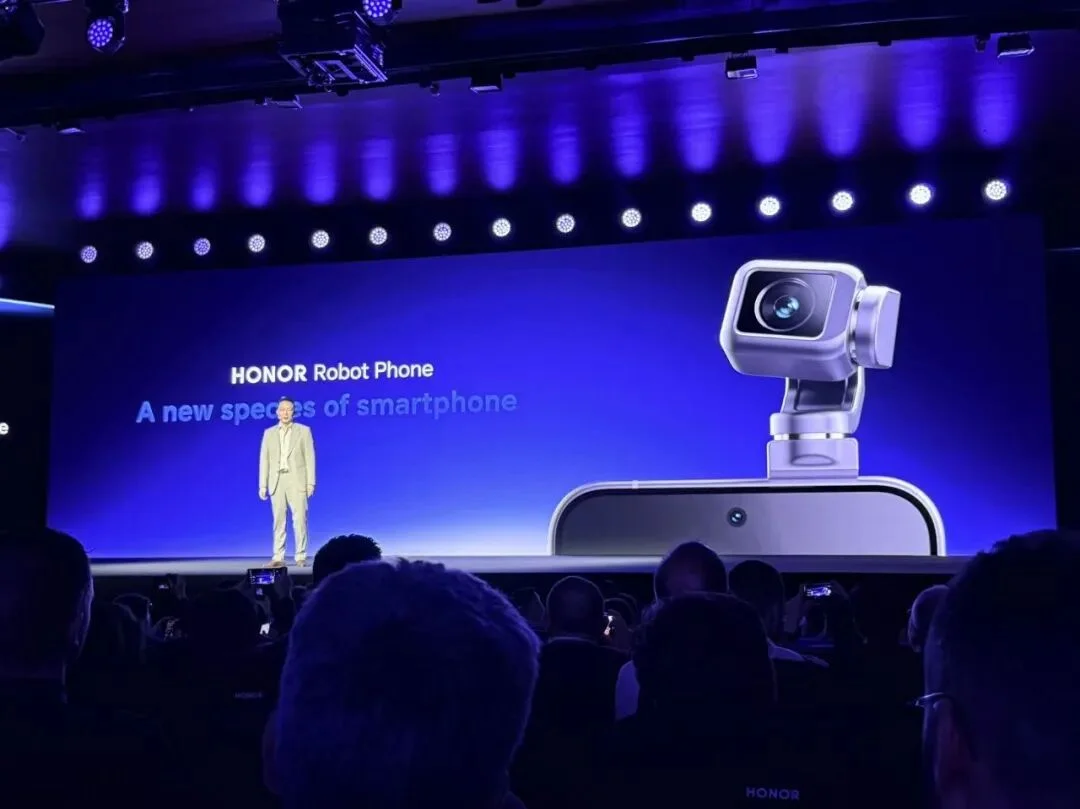 刚刚,荣耀人形机器人热舞亮相欧洲!全球第一个“机器人手机”真机首秀