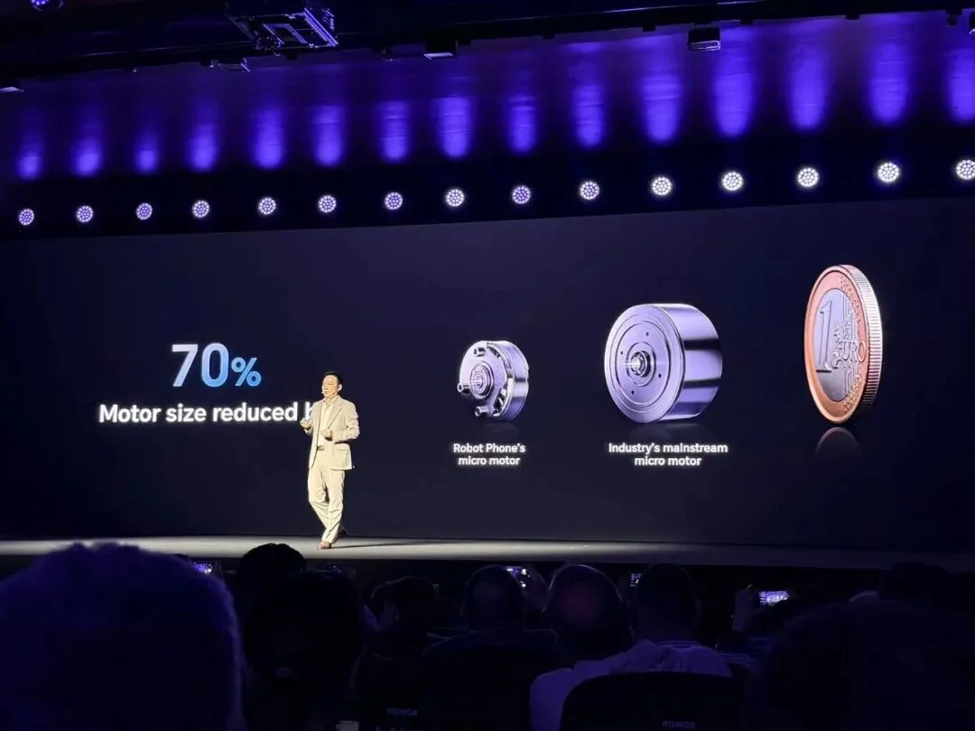 刚刚,荣耀人形机器人热舞亮相欧洲!全球第一个“机器人手机”真机首秀