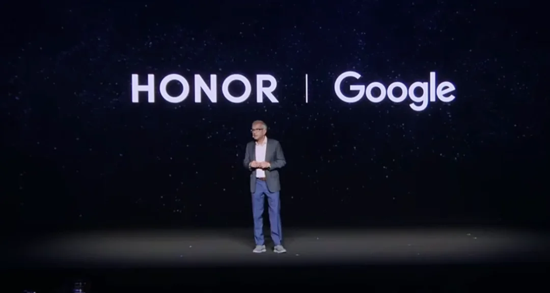 刚刚,荣耀人形机器人热舞亮相欧洲!全球第一个“机器人手机”真机首秀