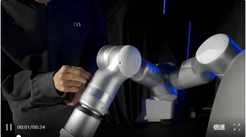 别人都在卷视觉，这家具身公司偏要卷“手感”