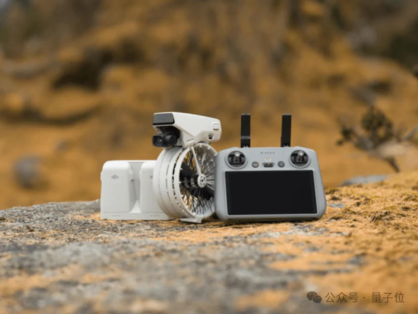 又一华为天才少年入局具身创业！用视频生成数据训家用机器人，首个模型登顶具身基模榜单