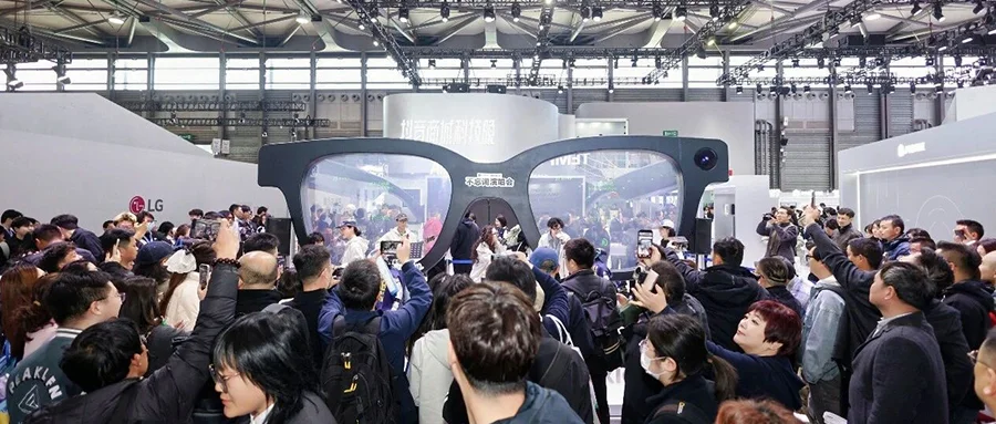 德国总理试戴的中国AI眼镜，悄悄拿下全球第一