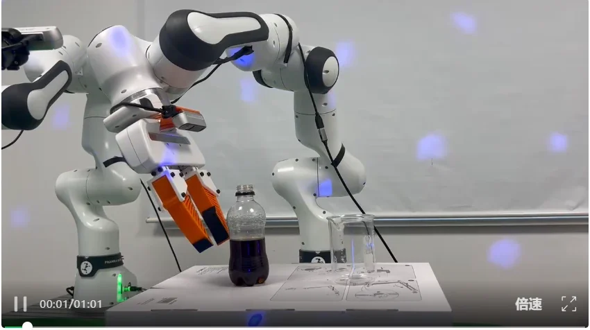 VLA别再「走神」：即插即用提升视觉泛化，相对Pi0.5提升18%