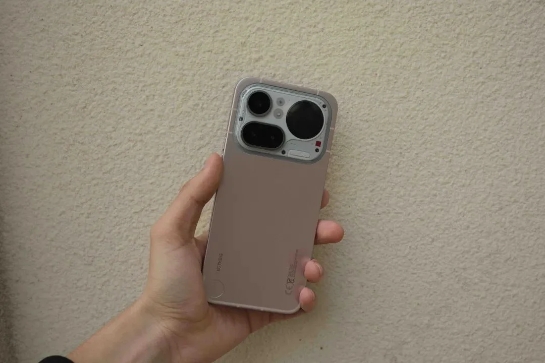 那个靠「玩灯」出圈的手机品牌，现在想用 AI 让你自己在手机上造 App