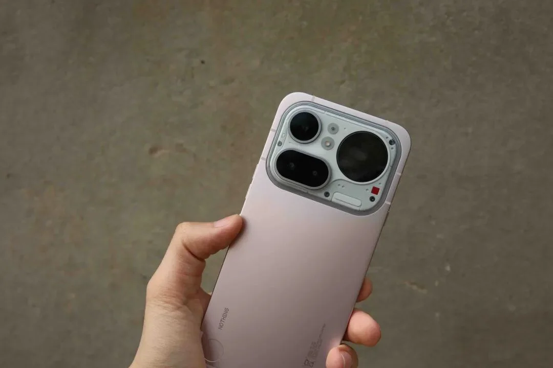 那个靠「玩灯」出圈的手机品牌，现在想用 AI 让你自己在手机上造 App