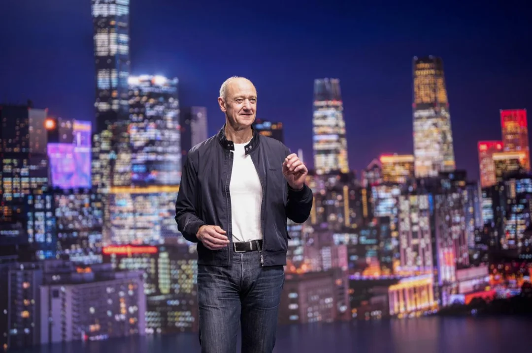 西门子RXD大会揭秘：AI闯进工厂，胜负手不在算法｜甲子光年