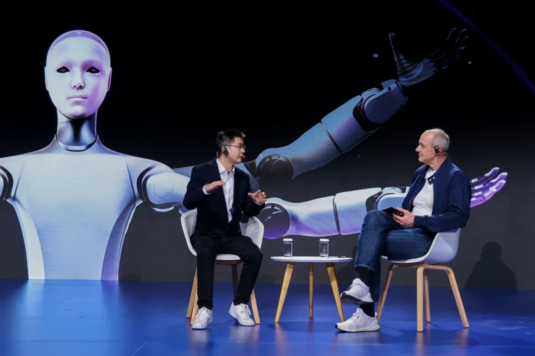 西门子RXD大会揭秘：AI闯进工厂，胜负手不在算法｜甲子光年