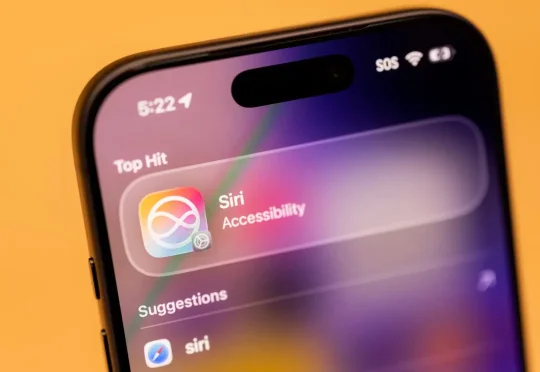 全球 AI 公司烧了几千亿，最后都得抢着给苹果「打工」