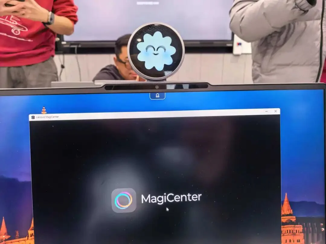 AI 助手的「硬件实体」,还能怎么变?