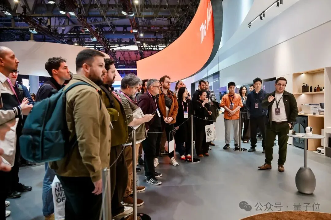 这届MWC真成了中国AI主场,小米直接把AI从对话框里拽出来接管物理世界了