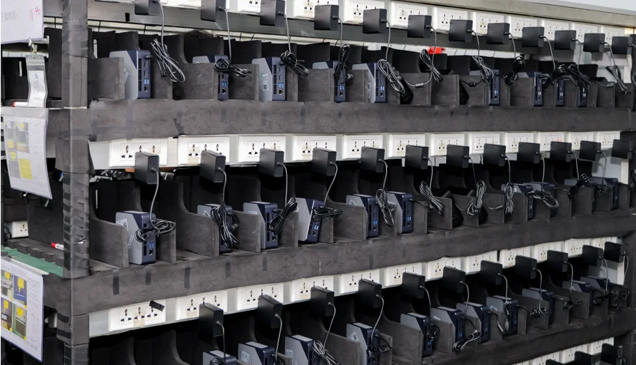 当一家代工厂决定做AI硬件,3年干到3亿年销|对话一线