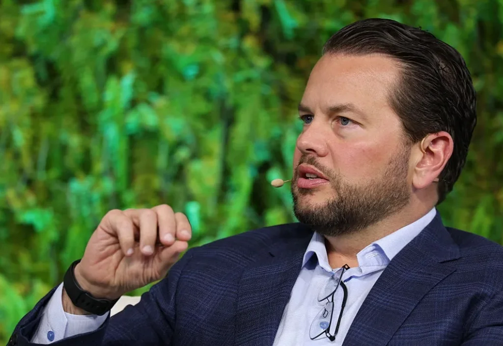 速递｜Pinterest集中资源转向AI，获Elliott 10亿美金背书，新功能AI视觉搜索、AI购物助手