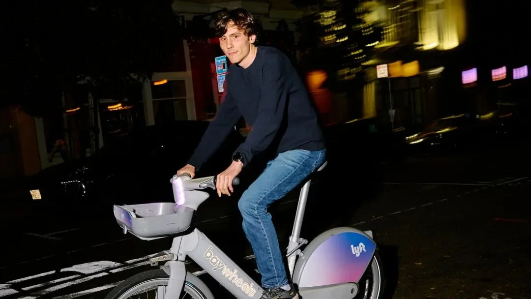 把爱泼斯坦邮件做成Gmail的00后硅谷小丑,被OpenAI「招安」了