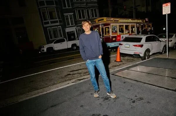 把爱泼斯坦邮件做成Gmail的00后硅谷小丑,被OpenAI「招安」了