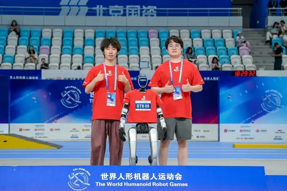 通研院重磅成果！一套策略让人形机器人学会后空翻、霹雳舞，准确率超90%