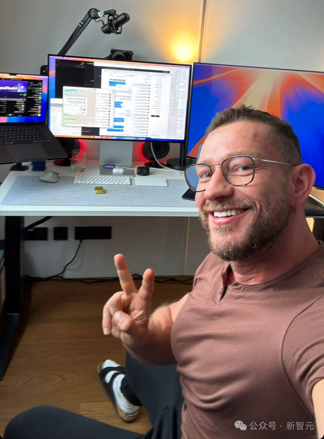 00后小孩哥10天AI编程，陈天桥24小时砸3000万！靠大四作业当上CEO