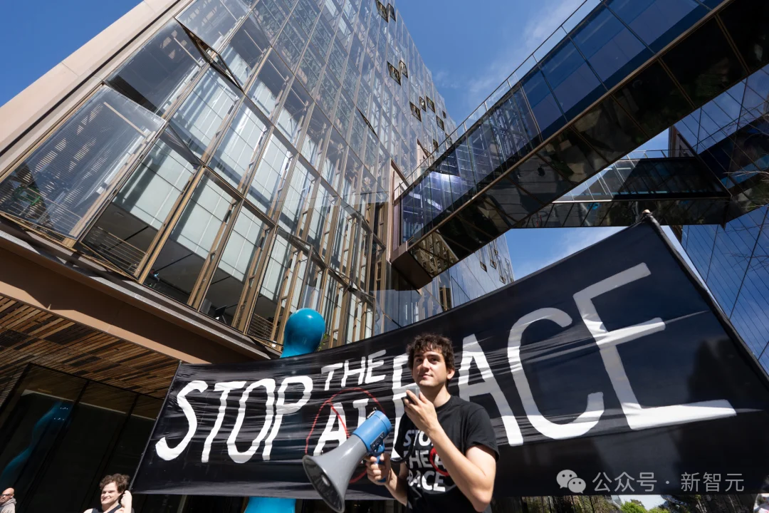 刚刚，奥特曼家被炸了！