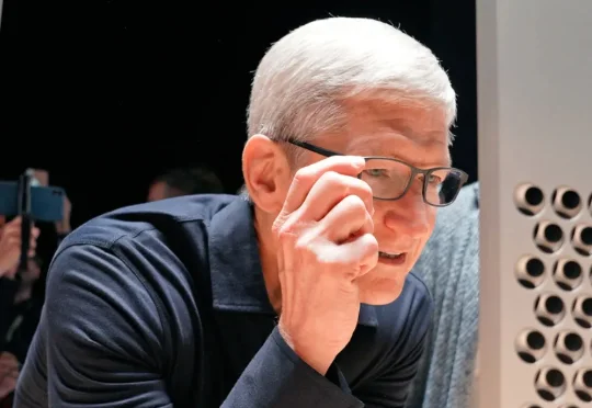 苹果AI眼镜曝出！库克同款、四版设计，2027年开卖