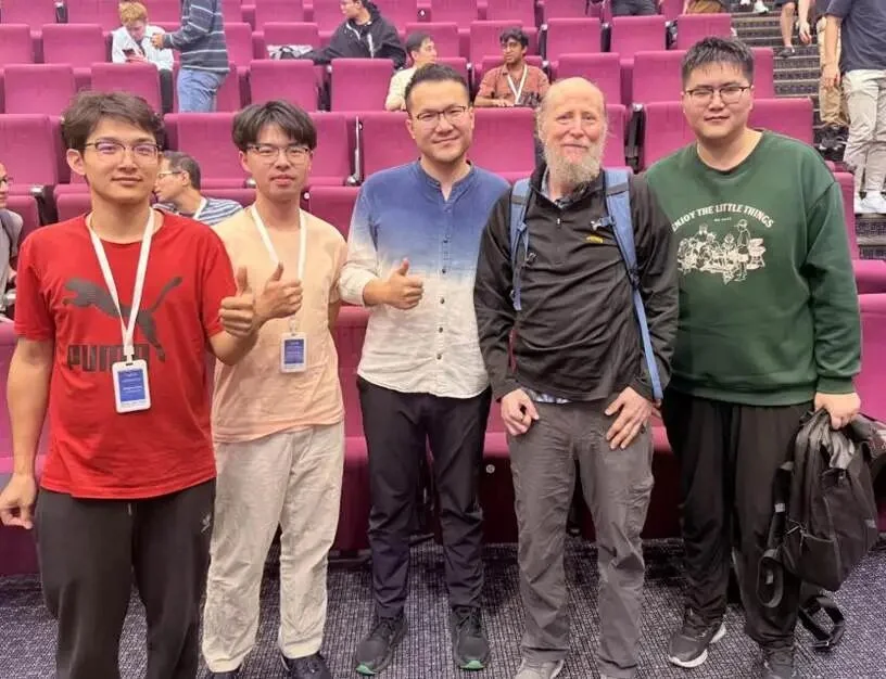 04年北大「小天才」押注世界基座模型,要造中国版Neo Lab|对话逆矩阵陈博远