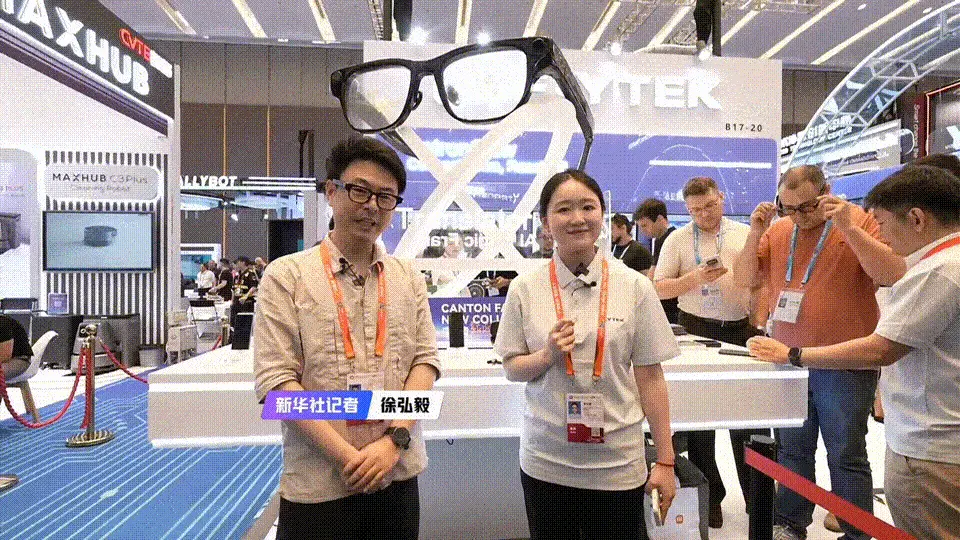 「龙虾」从屏幕里爬出来了！现场复刻老板发言，连语调都一模一样