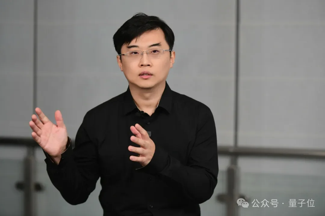 ImageNet作者苏昊回国任教复旦！李飞飞高徒，具身第一高引，出任通用物理AI院长