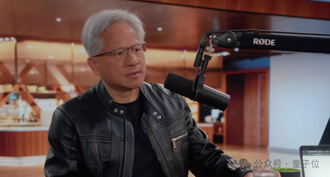 黄仁勋都被问毛了：顶级AI厂商在去CUDA？“你的前提就是错的”