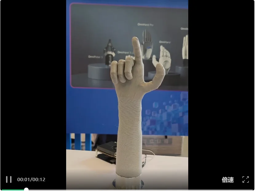 手撕、翻滚、暴力砸地！最「扛造」的灵巧手来了