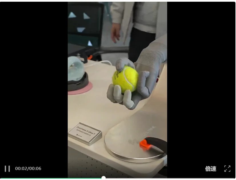 手撕、翻滚、暴力砸地！最「扛造」的灵巧手来了