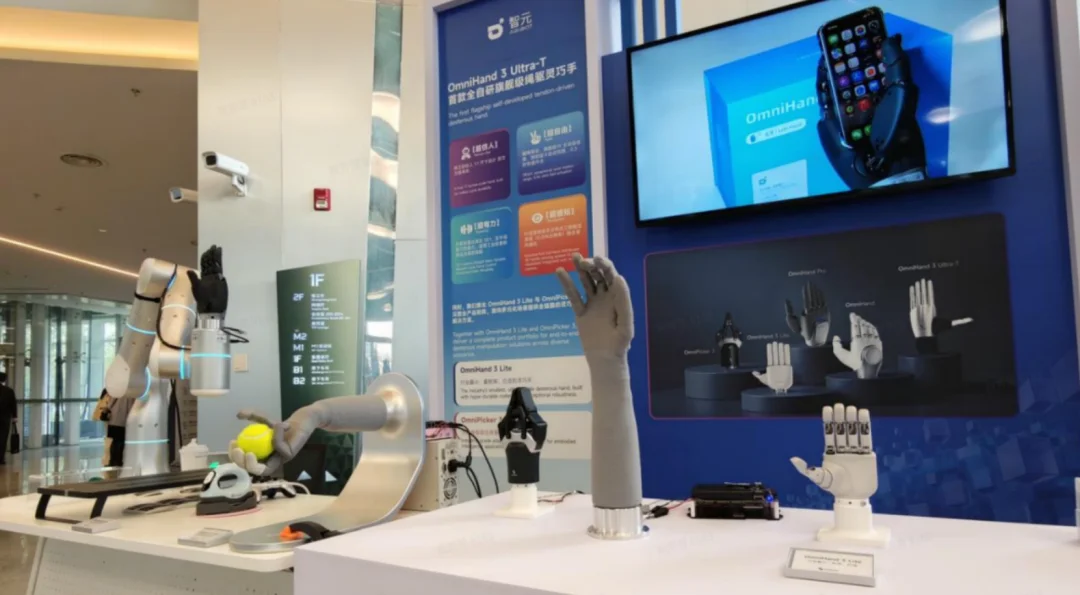 手撕、翻滚、暴力砸地！最「扛造」的灵巧手来了