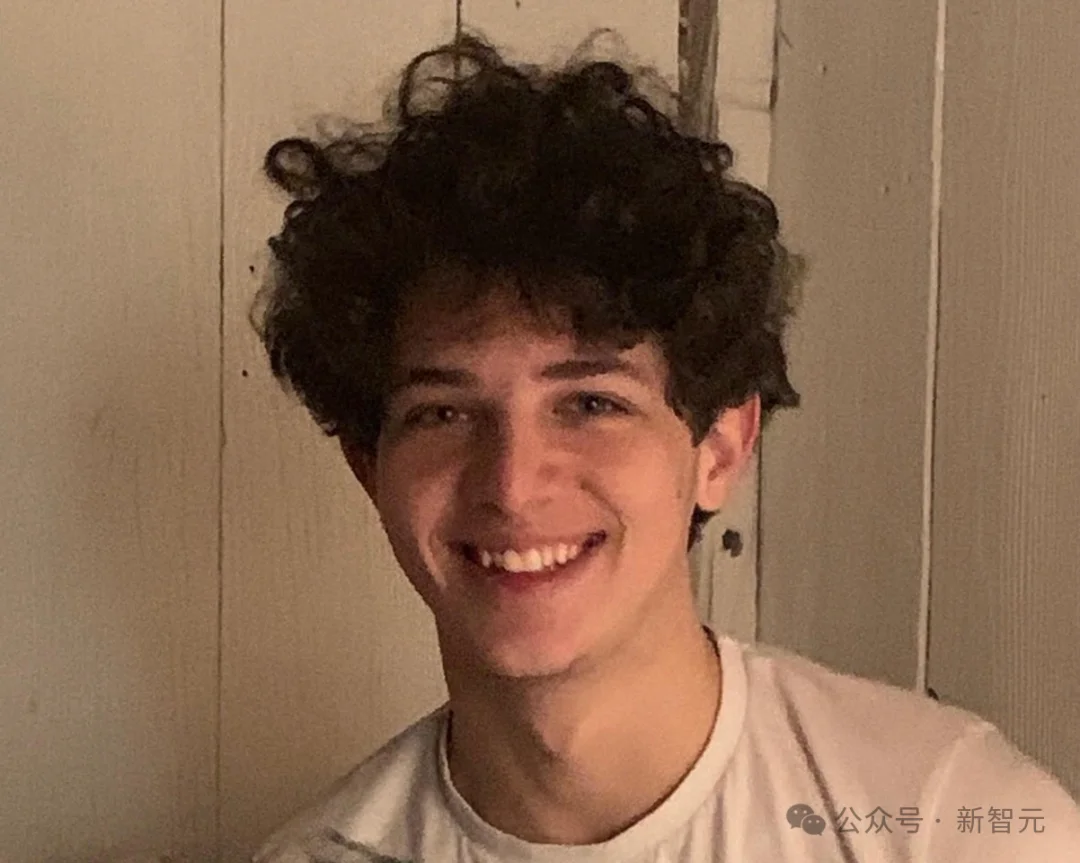 Claude Mythos核心架构开源！22岁天才一人破解，融合DeepSeek思路