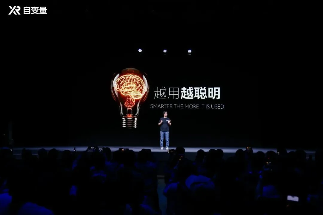 机器人这回真要进家当保姆了！世界统一模型登场，有世界观、能自我进化