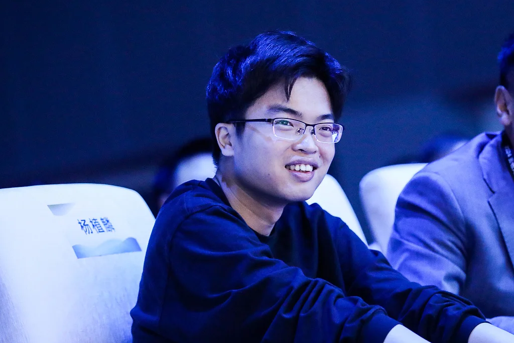 扒完 DeepSeek V4 报告，我翻出了这个隐藏彩蛋