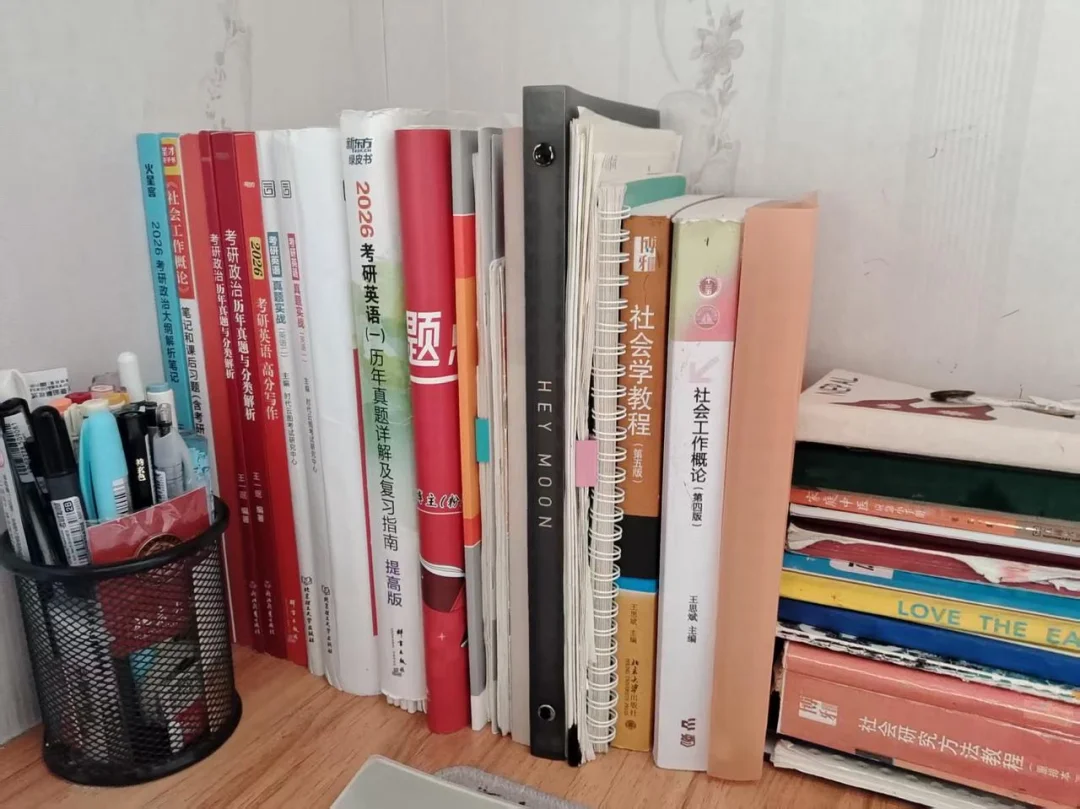 一个二本的女生，用免费的AI考上了北大。