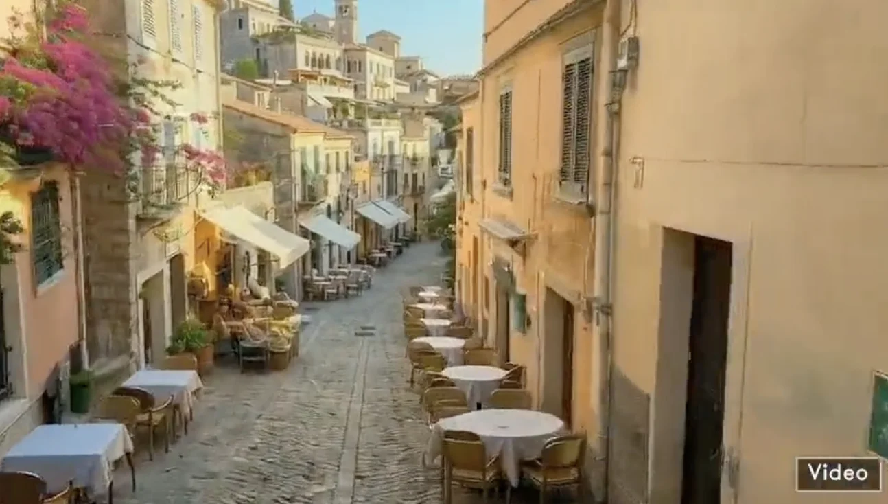 老黄100%免费开源！老照片炸成可漫游3D宇宙