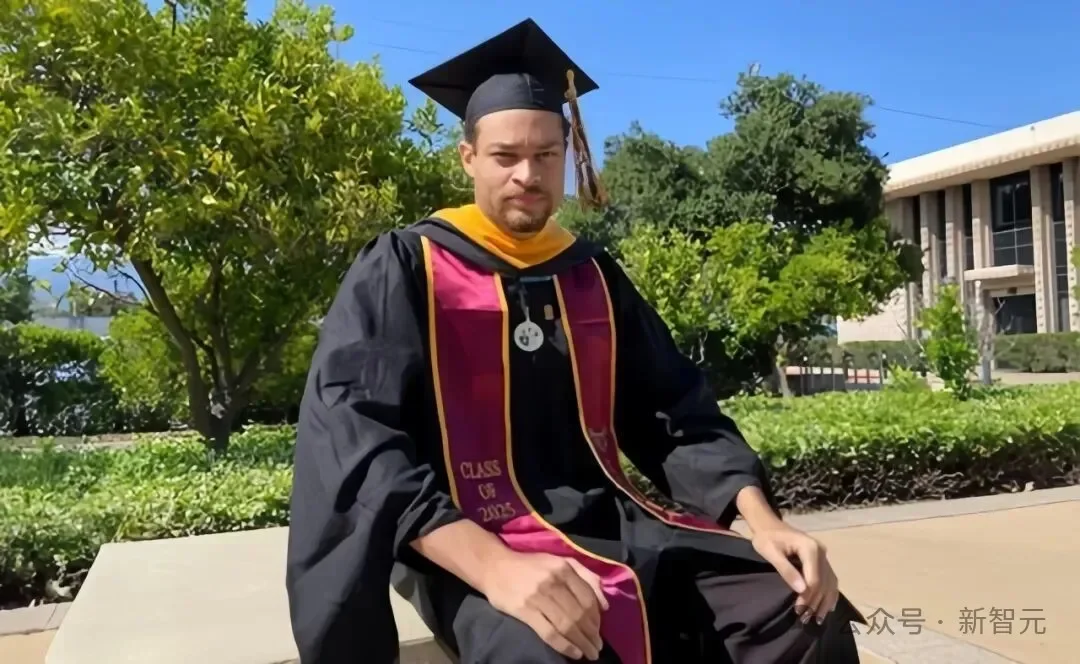 彻底失控！AI恐惧演变物理暗杀：老黄随身带5个保镖，奥特曼们沦为靶子