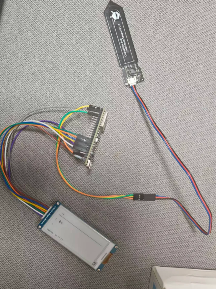 这届年轻人用AI造的「新物种」：活过来的画框、会叹气的台灯、会写信的龟背竹……