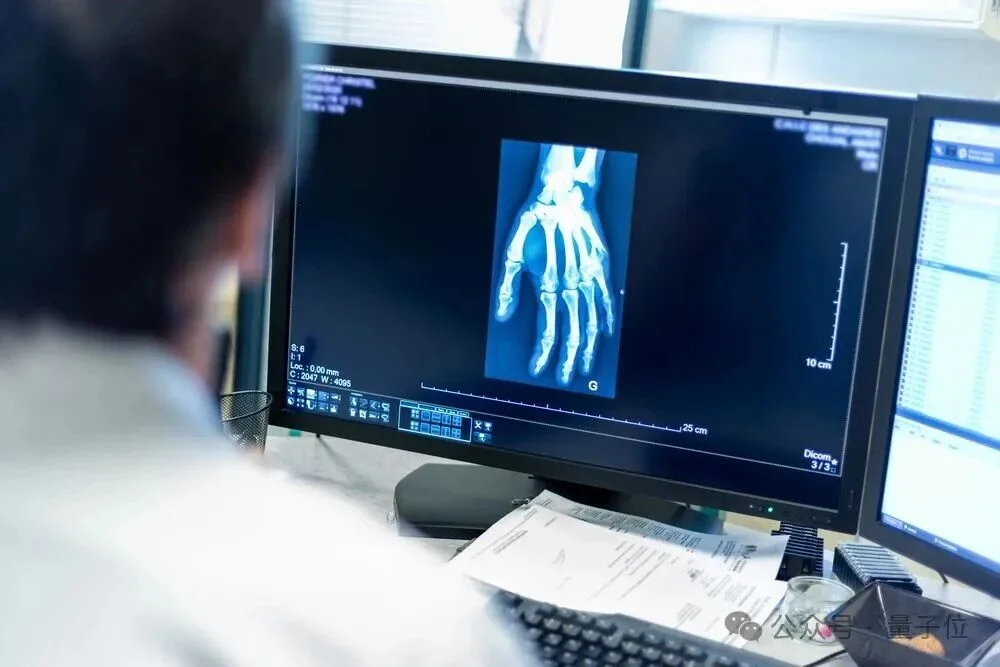 上市首日大涨111%！智谱MiniMax之后，德适交出大模型商业化最硬核答卷