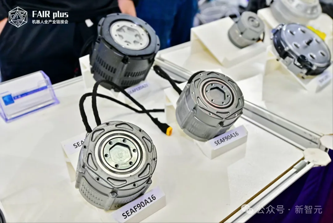 成本砍半！国产黑马攻破机器人「瘫痪」难题，大厂纷纷上车