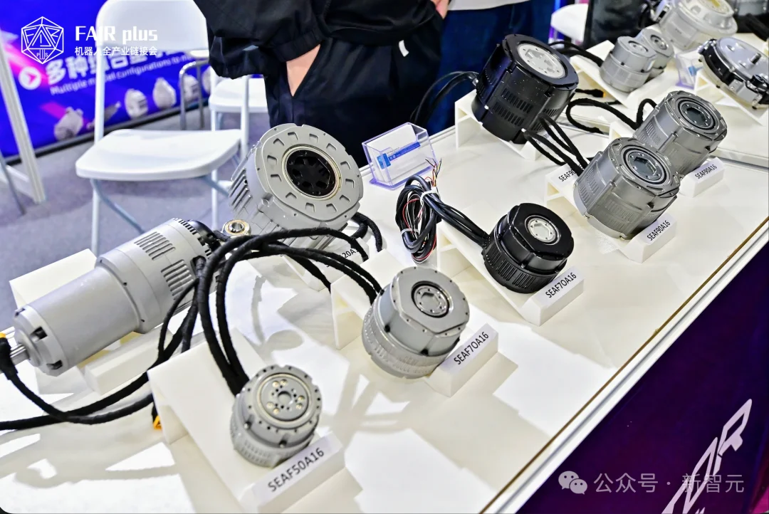 成本砍半！国产黑马攻破机器人「瘫痪」难题，大厂纷纷上车